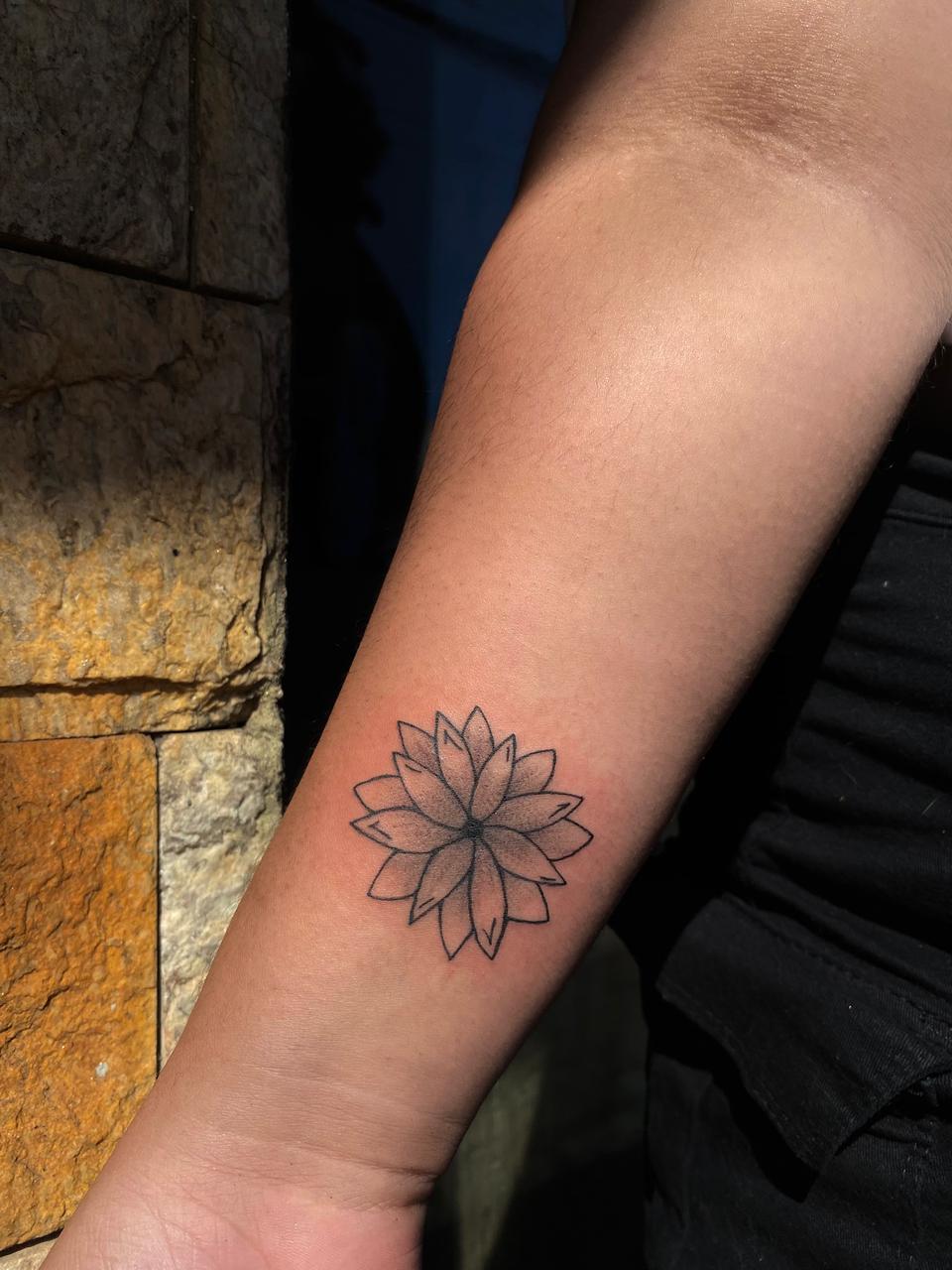 Tatuagem da Ari - Studio Jonatas Ponciano