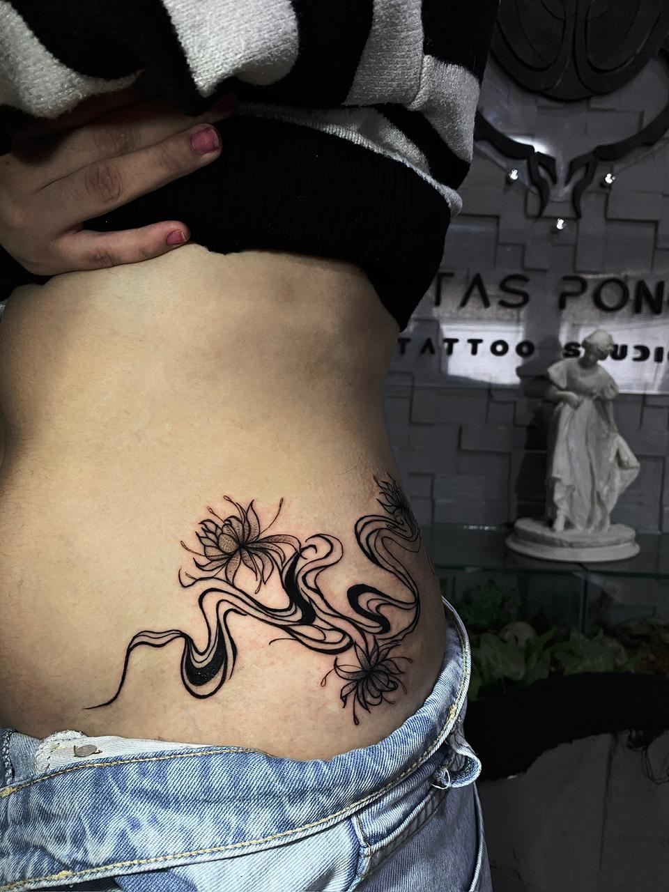 Tatuagem da Ari - Studio Jonatas Ponciano