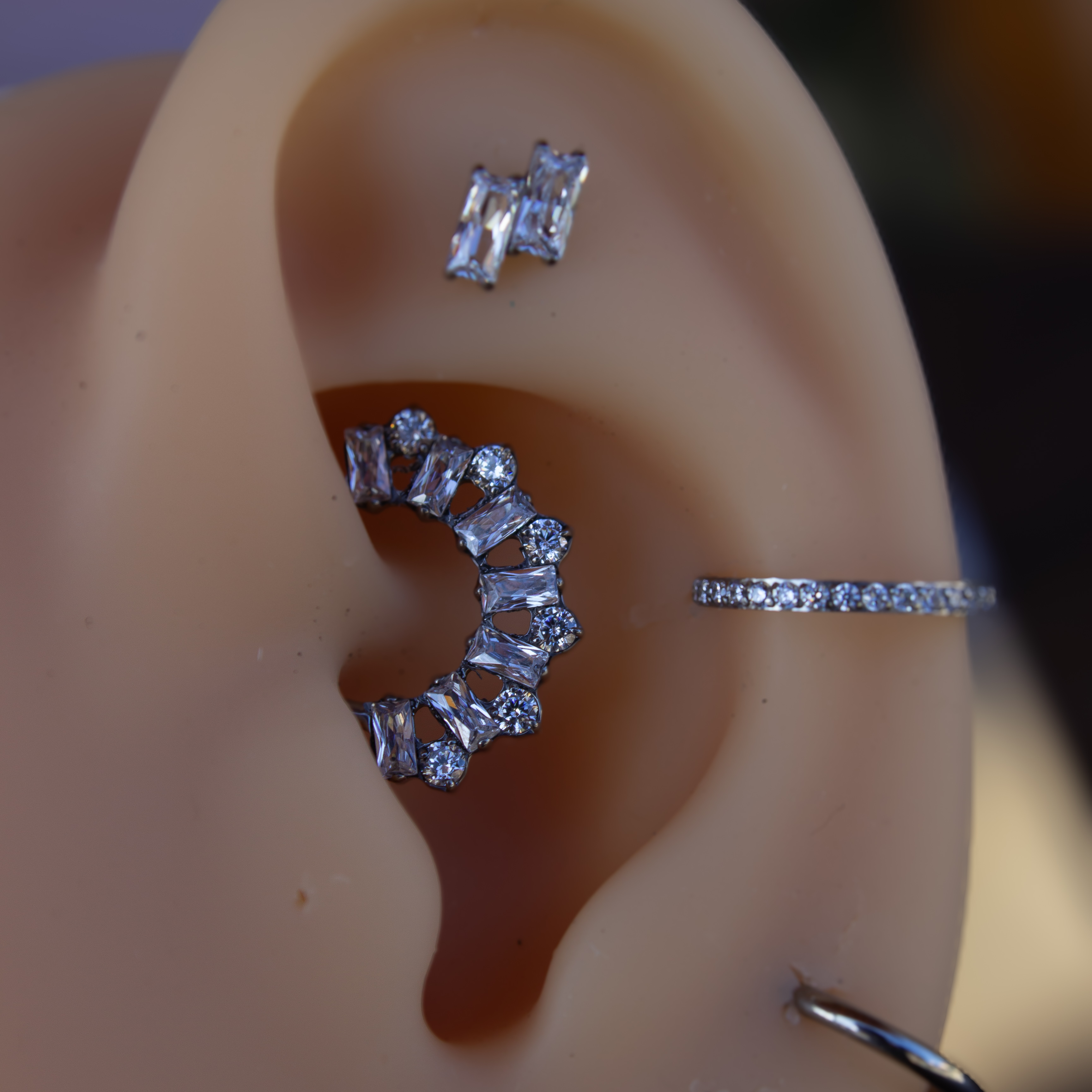 Argola Segmento cravejada Crystal Line